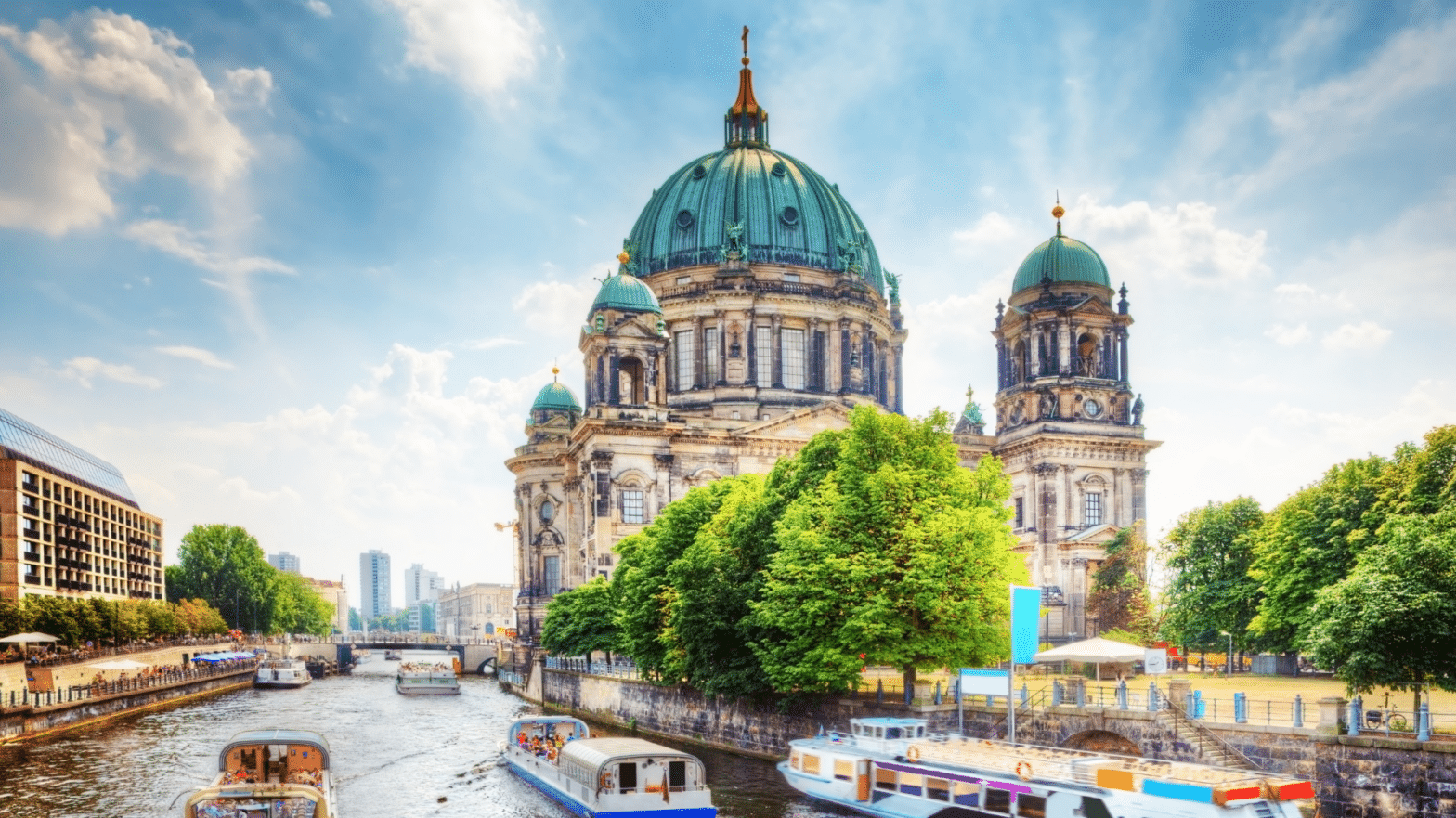 Der Berliner Dom bei Sponnenschein