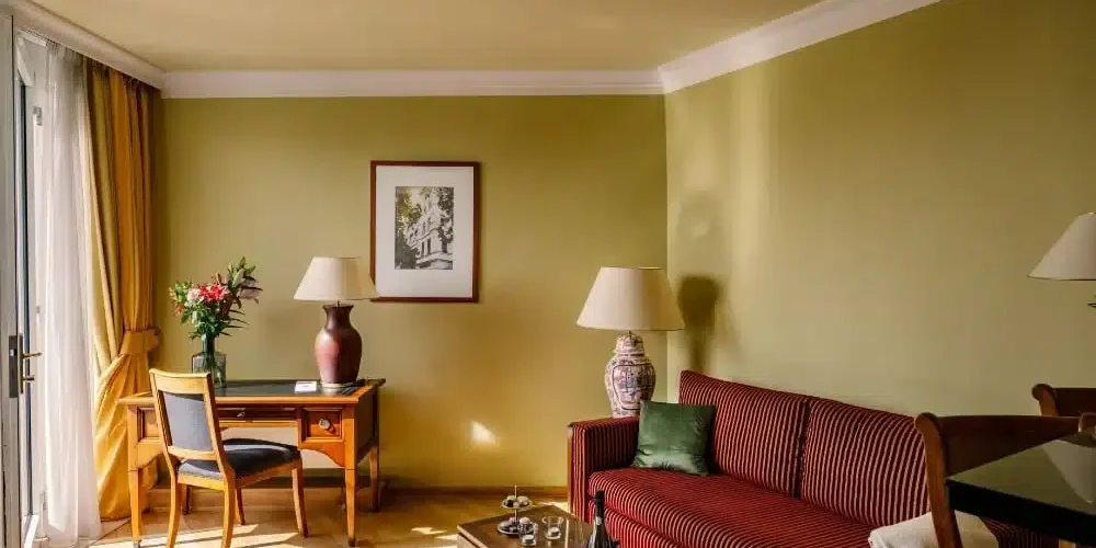 - Hotel Louisa's Place